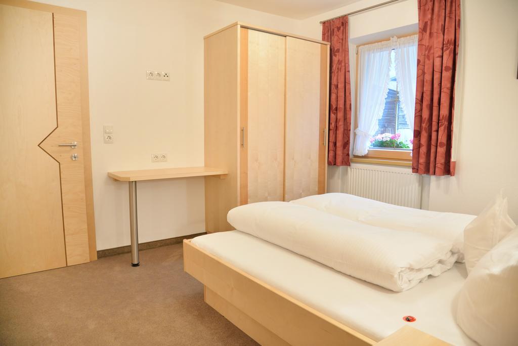 Haus Edring Apartment Tux Room photo